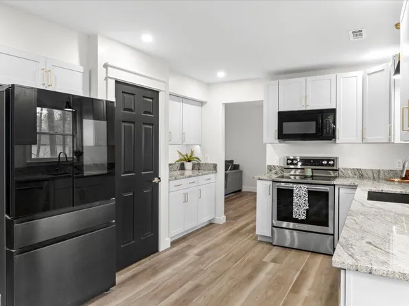 6309 Cape Charles Dr, Raleigh, NC 27617