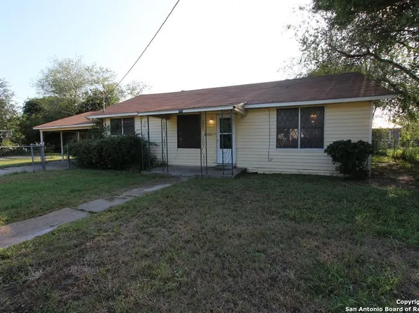 909 N Ave B, Beeville 78102