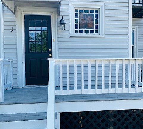 Private Entrance / Deck
