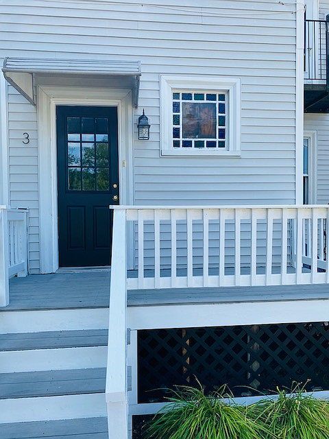 Private Entrance / Deck