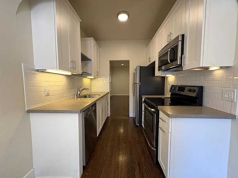 530 Webster St #11 — Photo 8