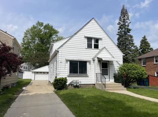 2421 S 82nd St, West Allis, WI 53219