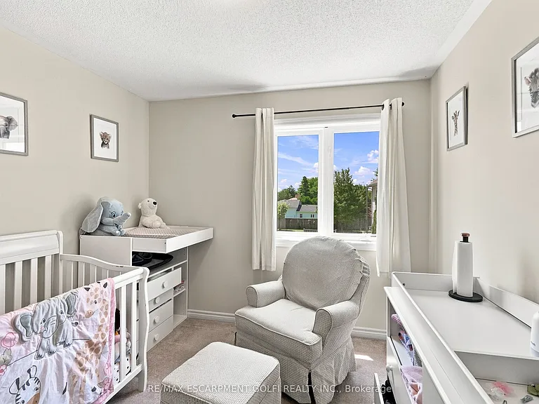 1050 Ryckman Cmn — Photo 16
