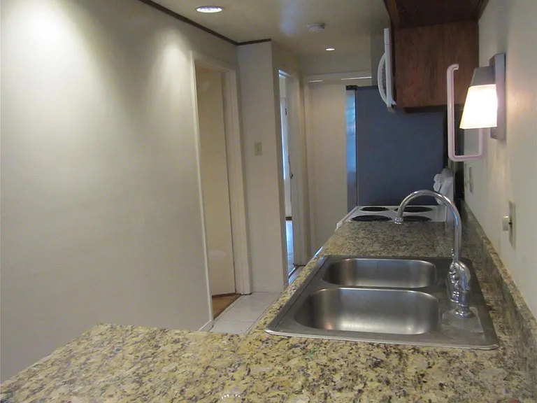 512 W Polk St — Photo 17