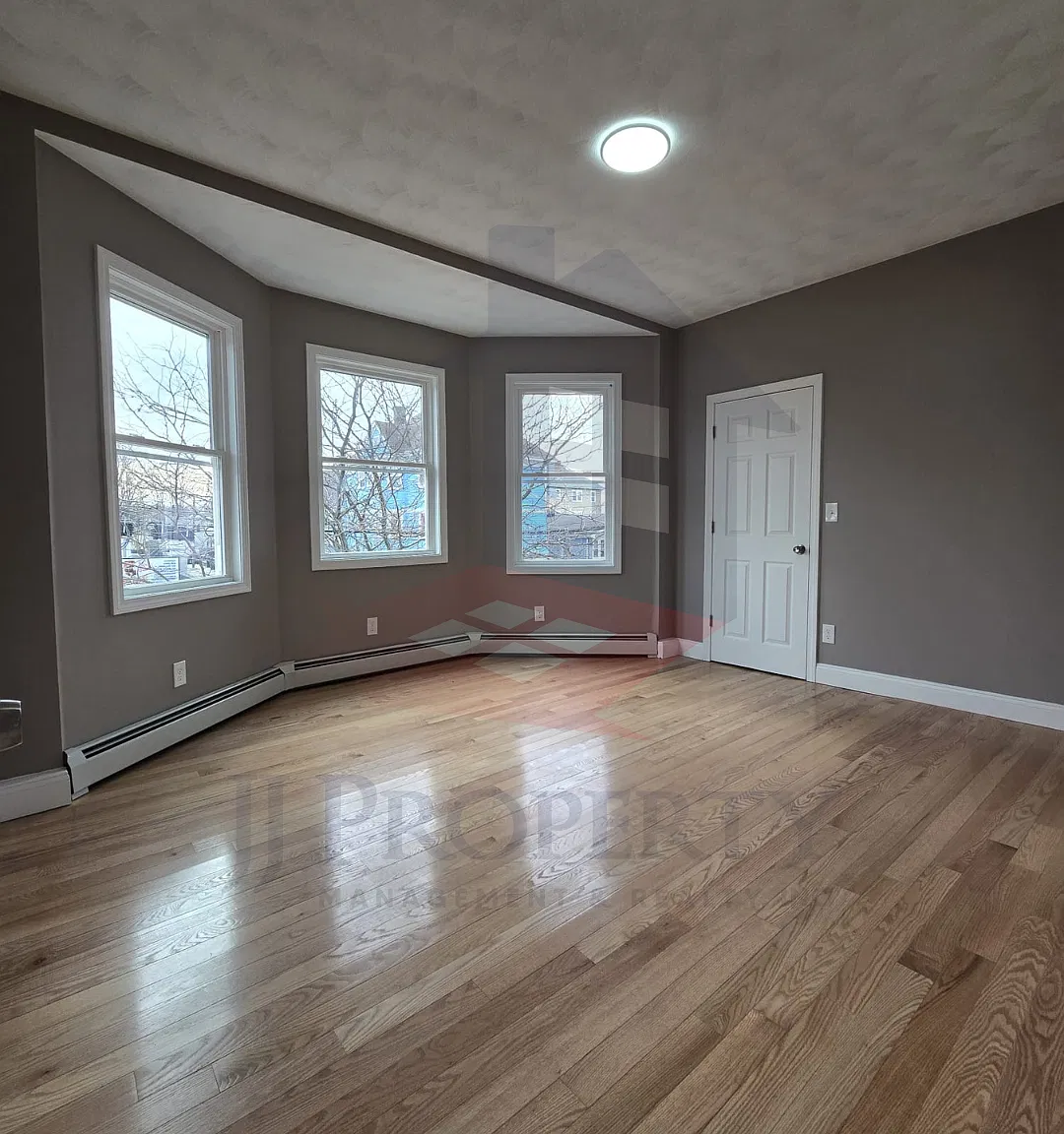 3 bed, 1400 sqft, $2,100 — Photo 2
