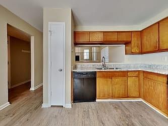 1st image of 505 Woodlawn Ave