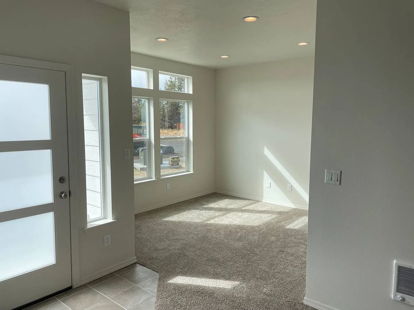Two Bedroom duplex in LA Pine! — Photo 4