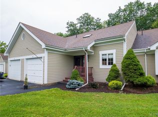 89 Village Dr, Stroudsburg, PA 18360