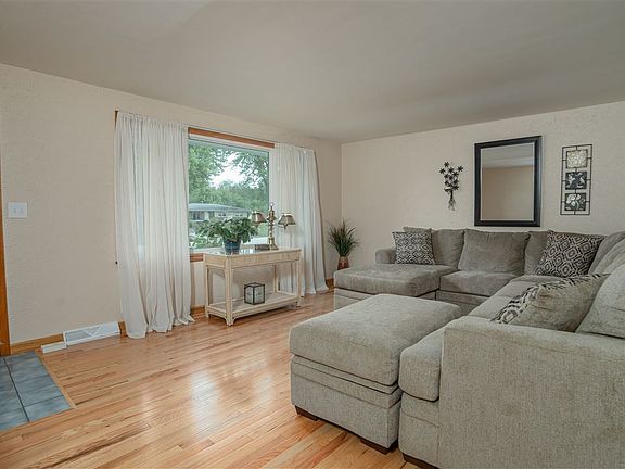 3rd image of 1417 Millicent Dr