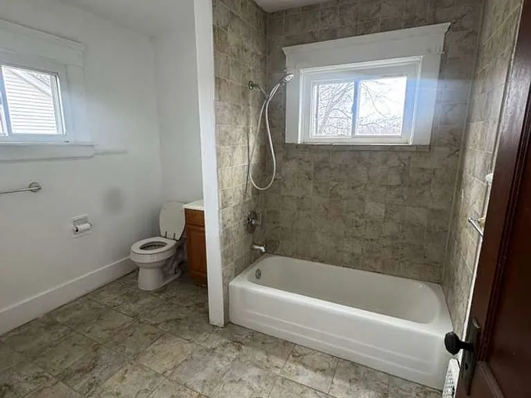 497 Lucy St — Photo 2