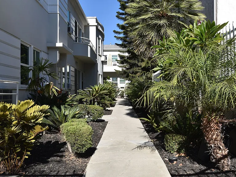 215 W Lomita Ave — Photo 10