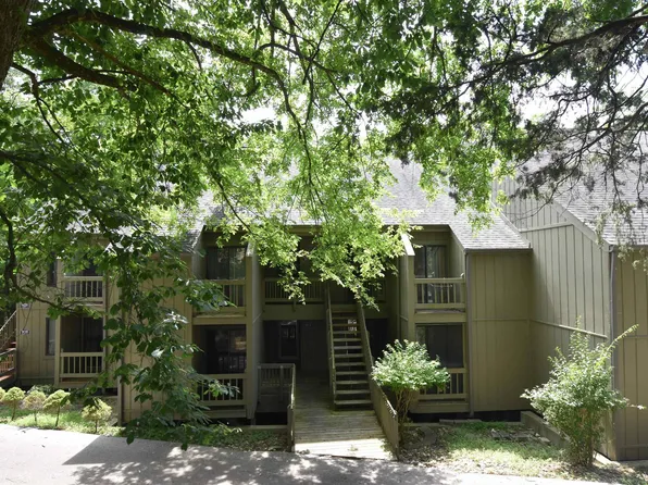 9016 S Pointe Ridge Ln, Bloomington, IN 47401