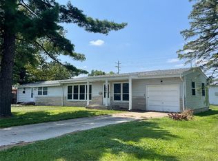1906 11th St, Charleston, IL 61920