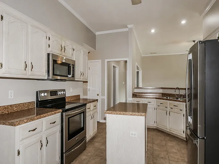 25 Oakland Woods Cv — Photo 7