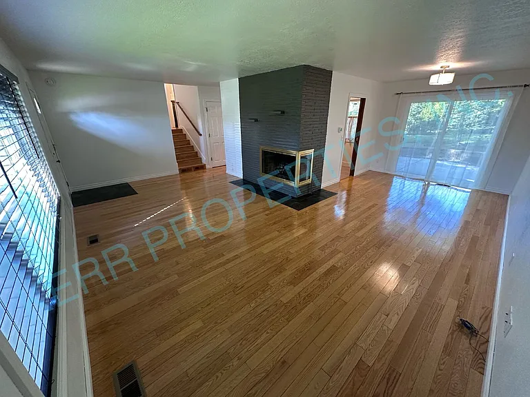 1160 NW Bella Vista Pl — Photo 3