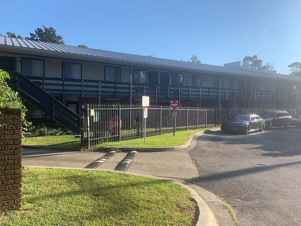 Lake Lodge Apartments