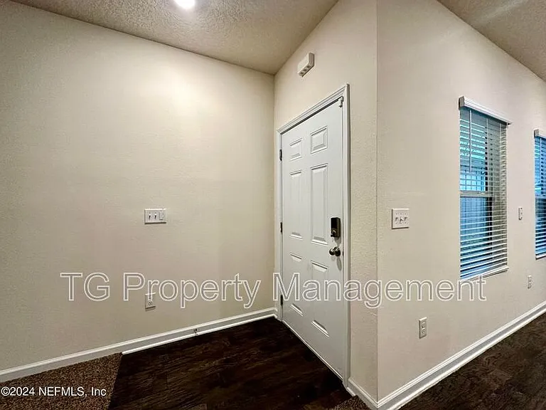 336 Aralia Ln — Photo 3