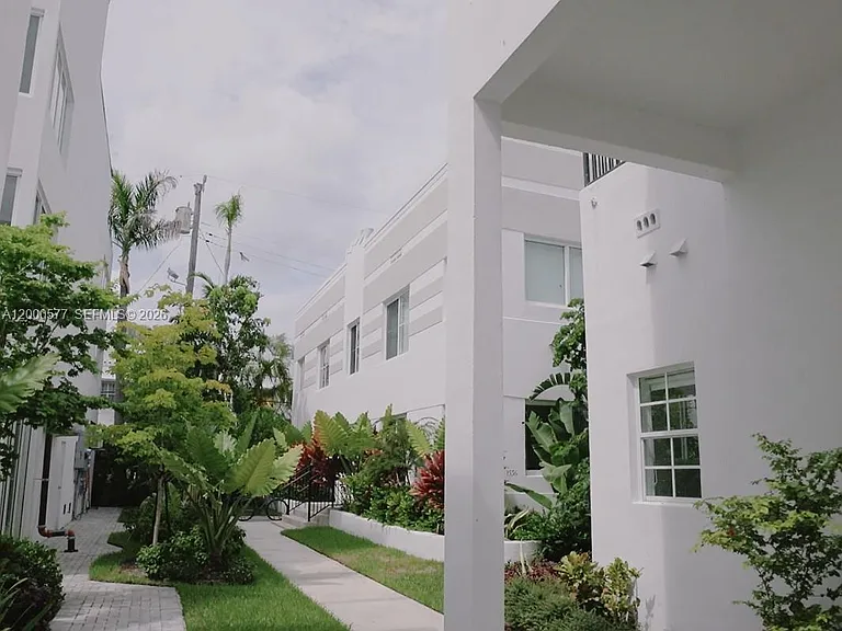 1570 Euclid Ave #6 — Photo 10