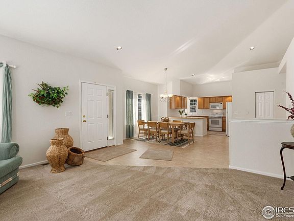 4th image of 591 Clubhouse Dr