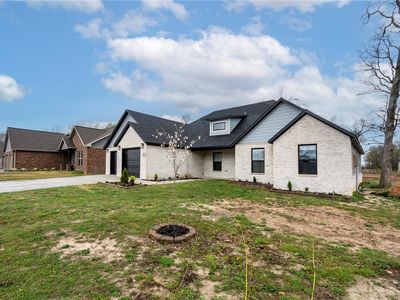 1392 Crawford St, Gentry, AR, 72734