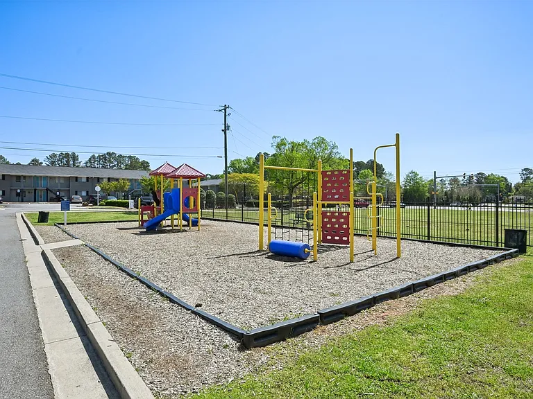 Amber Grove Apartments — Photo 16