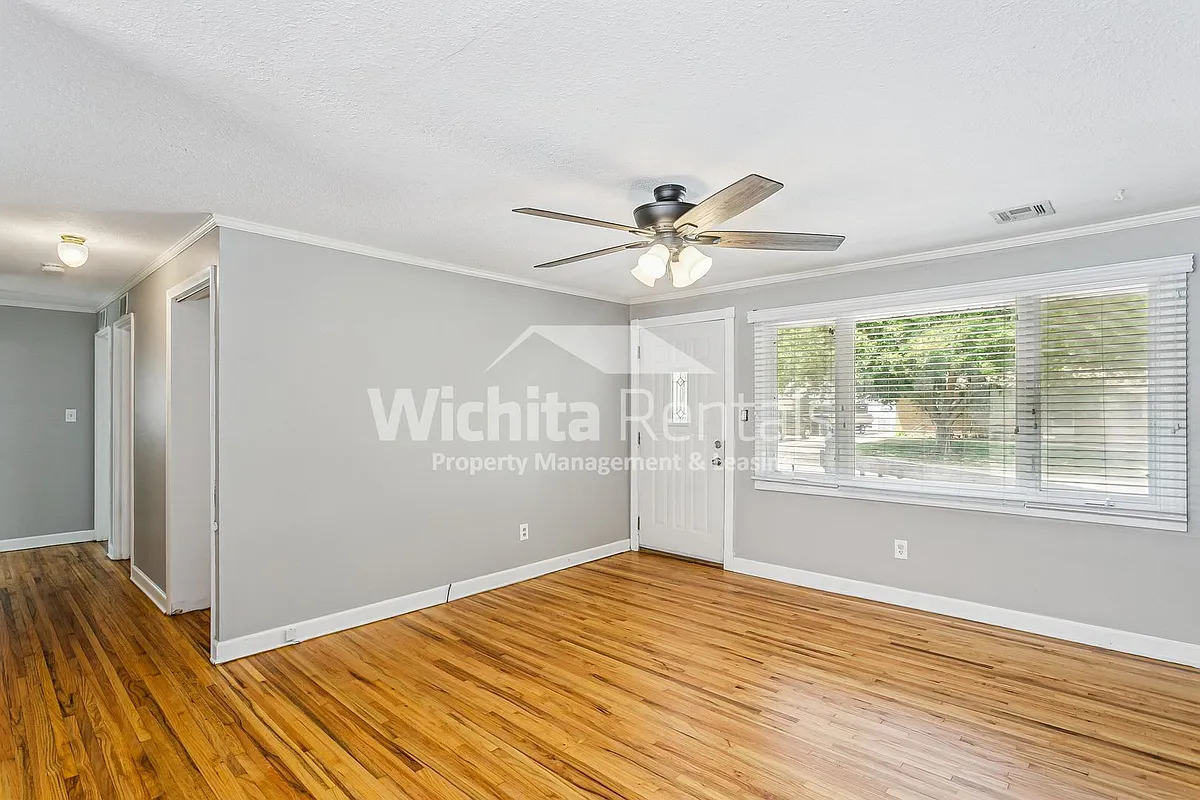 Building Photo - 4536 S Glenn Ave
