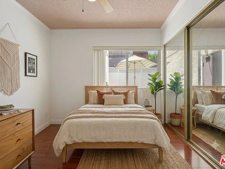 530 S Barrington Ave #110 — Photo 24