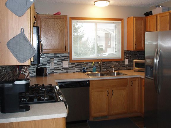 3rd image of 4822 Elm Dr N Unit 6