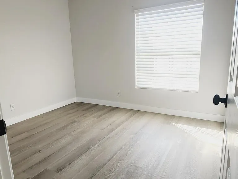 spacious bedroom 3