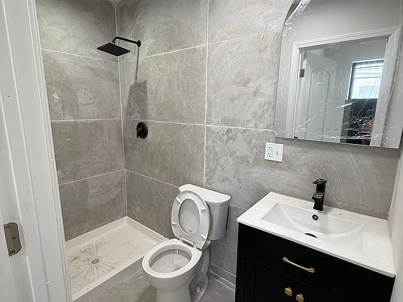 3rd image of 2744 W 18th St APT 1R