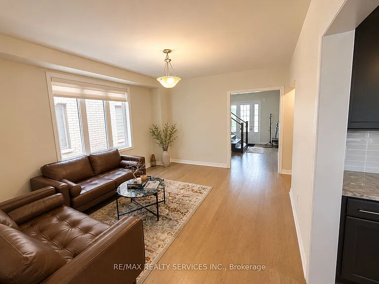 36 Dore Dr — Photo 2