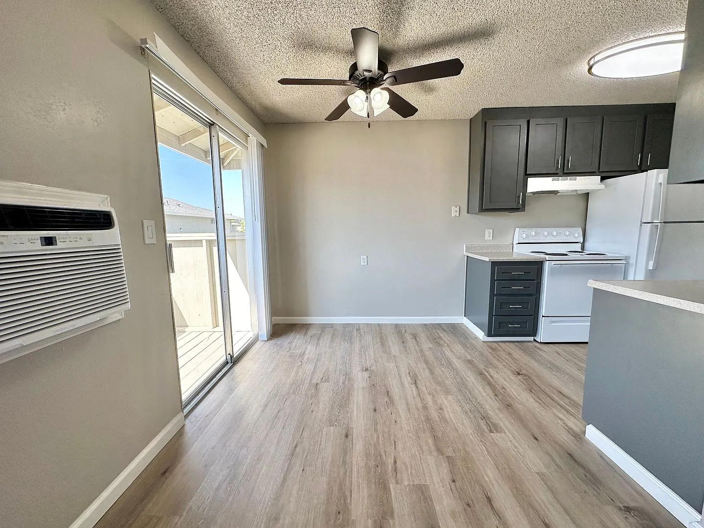 Oasis Apartments — Photo 3