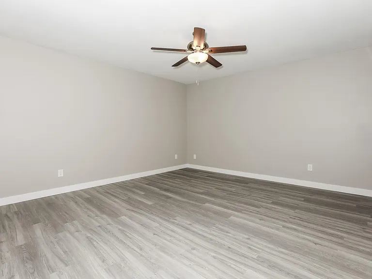 3430 S Oak St — Photo 11