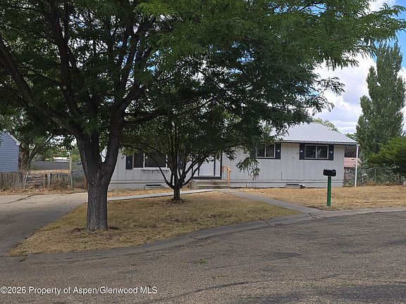 3rd image of 936 Colby Cir