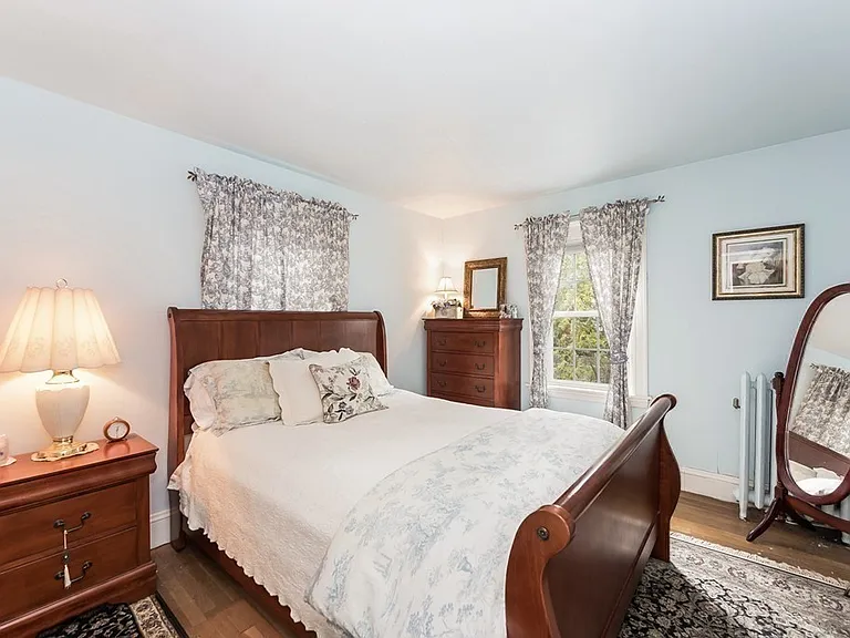 62 Evergreen Ave — Photo 12