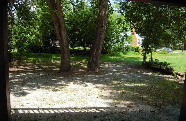 605 Avery St — Photo 35