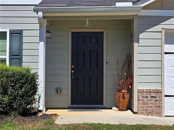 2nd image of 25 Oxford Ln