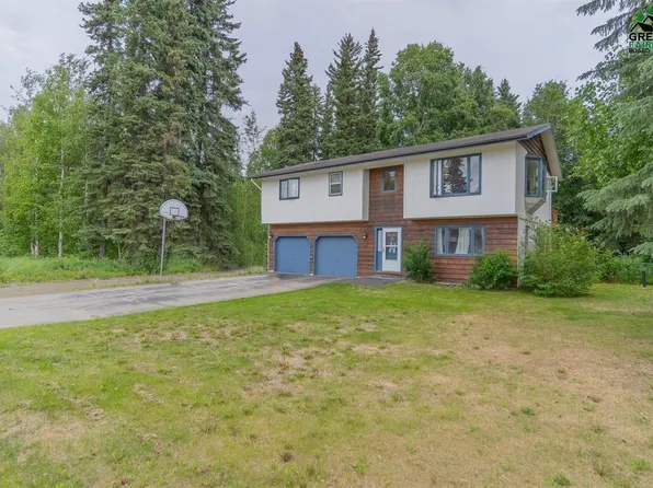 950 Stol Dr N, North Pole, AK 99705