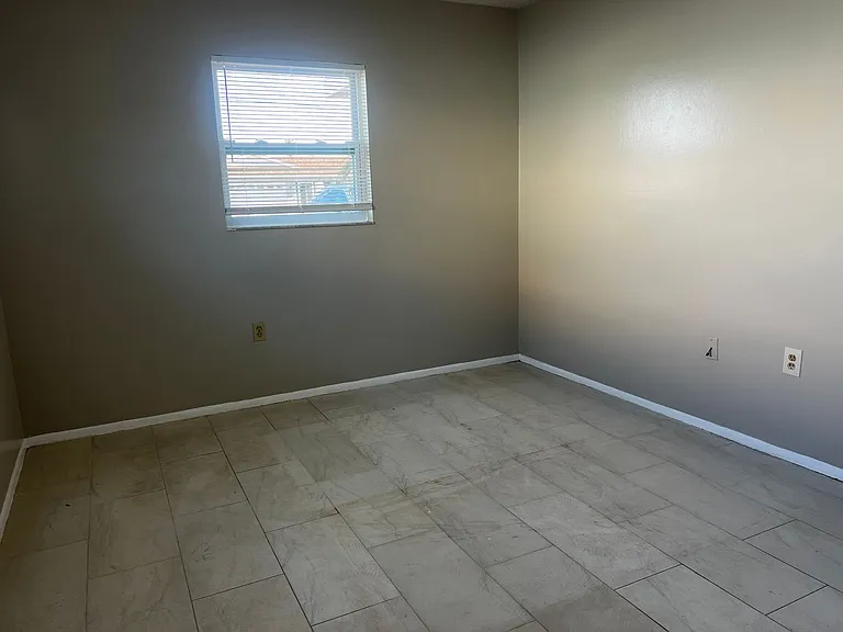 556 Briarwood Rd — Photo 9