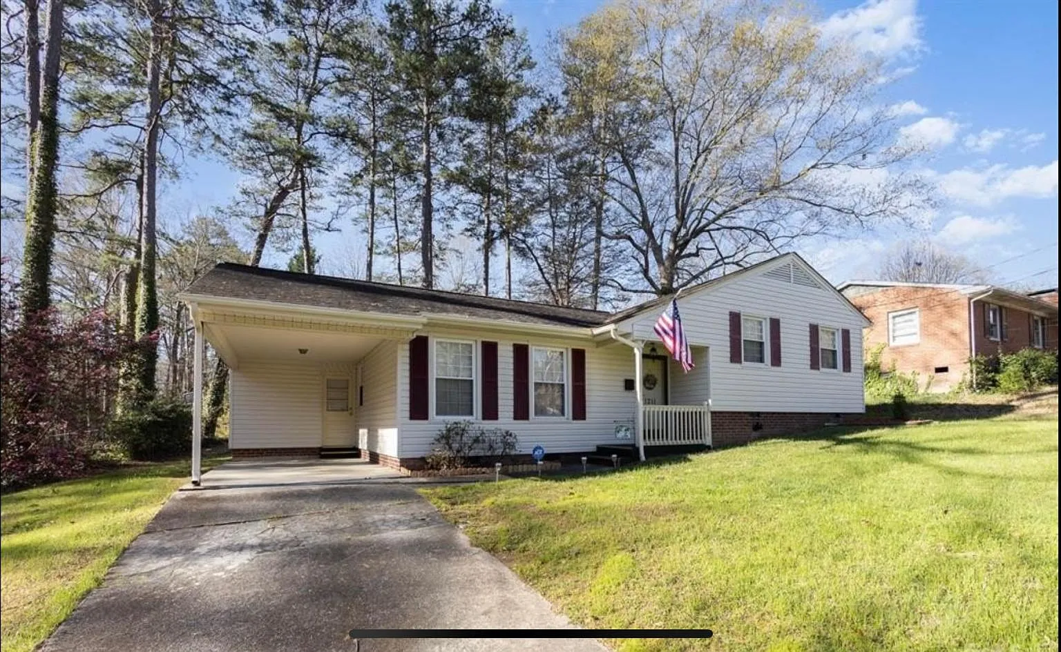 1211 Kenilworth Dr — Photo 2