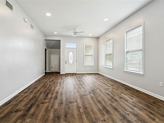 2nd image of 9000-02 Edinburgh St