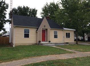 200 7th St, Carmi, IL 62821