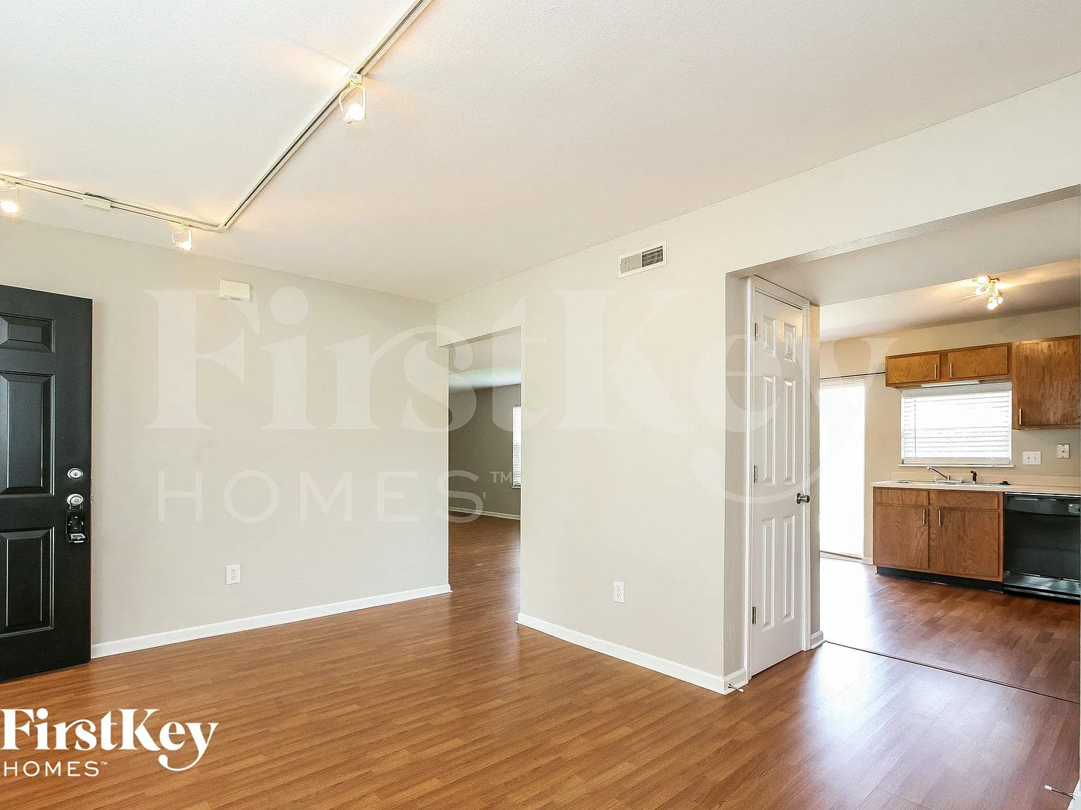 4 bed, 3.0 bath, 1704 sqft, $2,155 — Photo 4