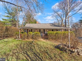 927 Utterback Store Rd, Great Falls, VA 22066