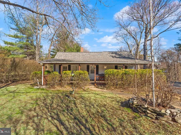 927 Utterback Store Rd, Great Falls, VA 22066