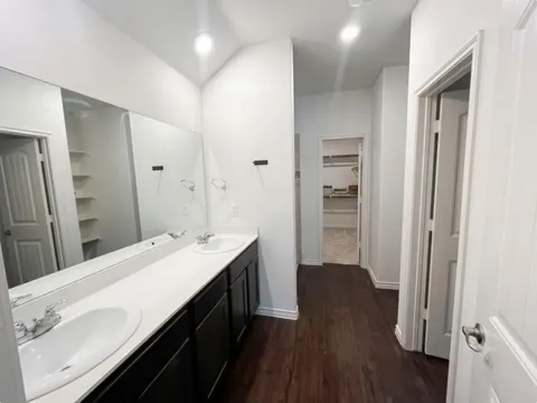 2929 Brazos Dr — Photo 12