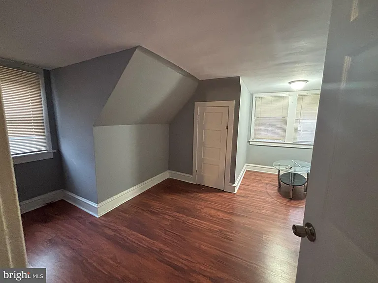 649 W State St — Photo 12