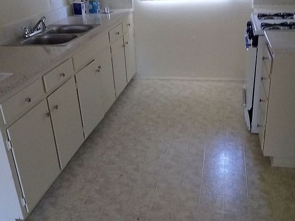 3rd image of 249 N Mayflower St APT I