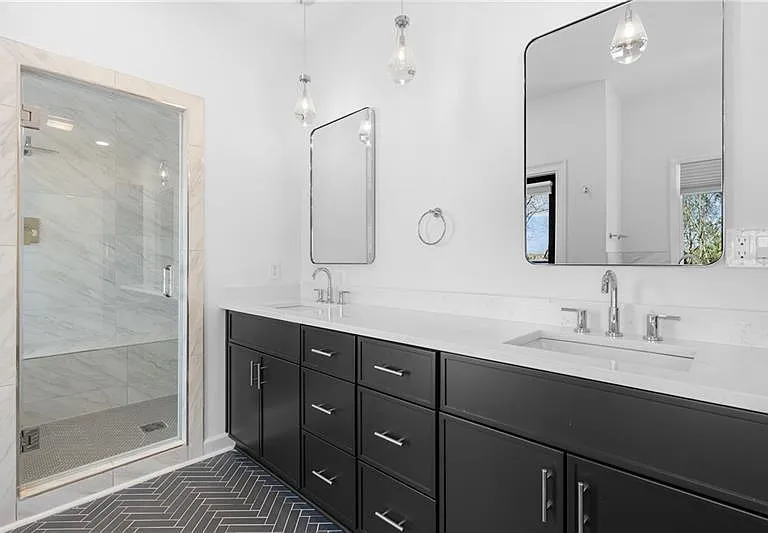 350 Kelson Dr — Photo 32