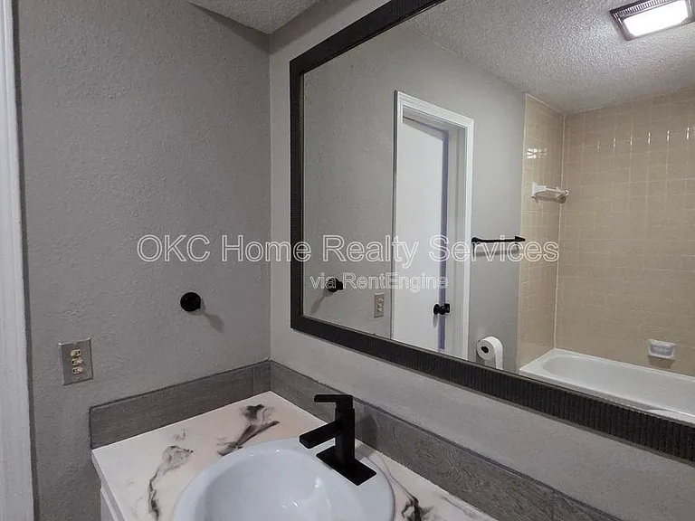 6713 Lyrewood Ln — Photo 14